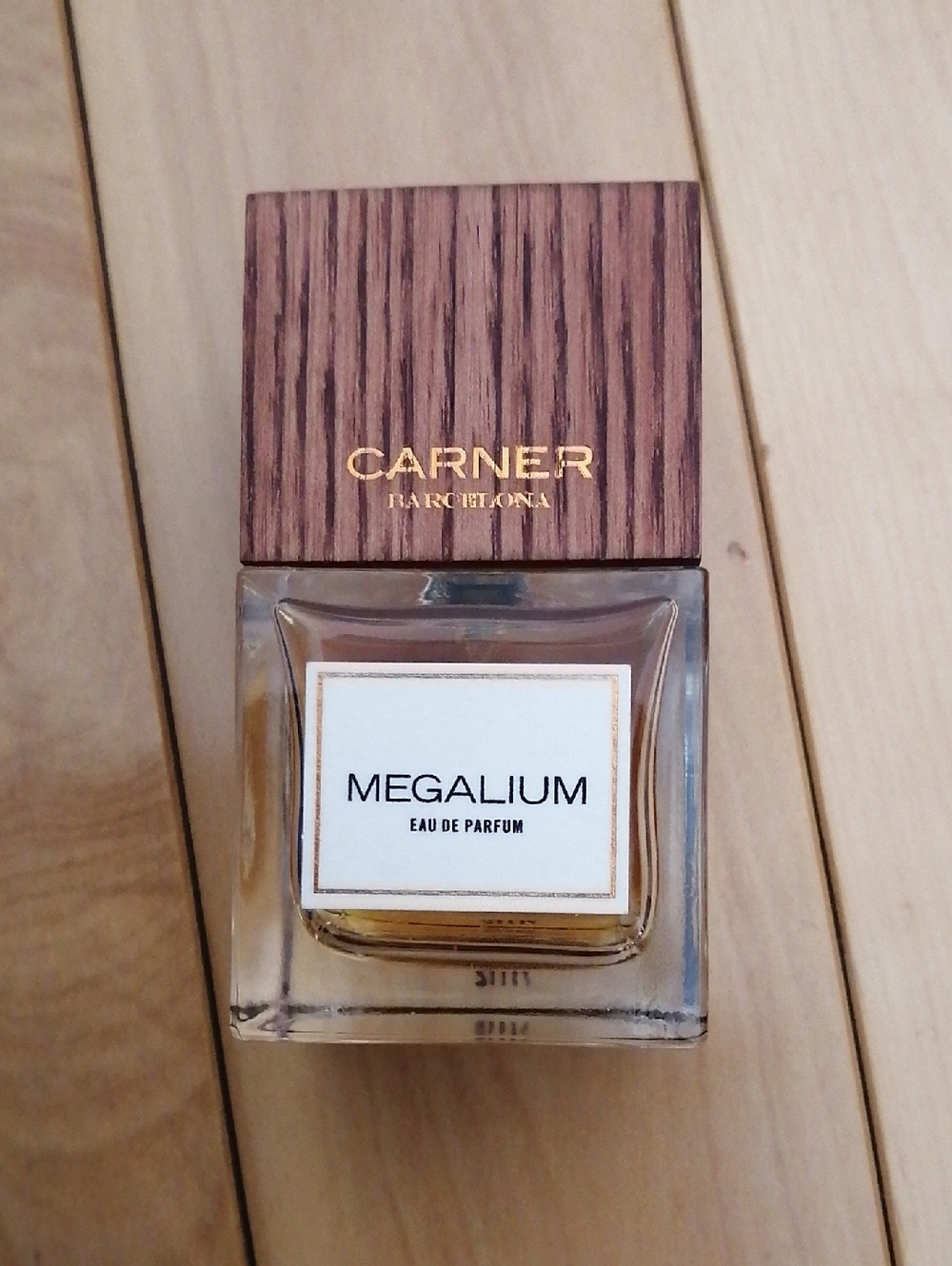 Carner Barcelona Megalium Eau de Parfum - LUXURIOUS